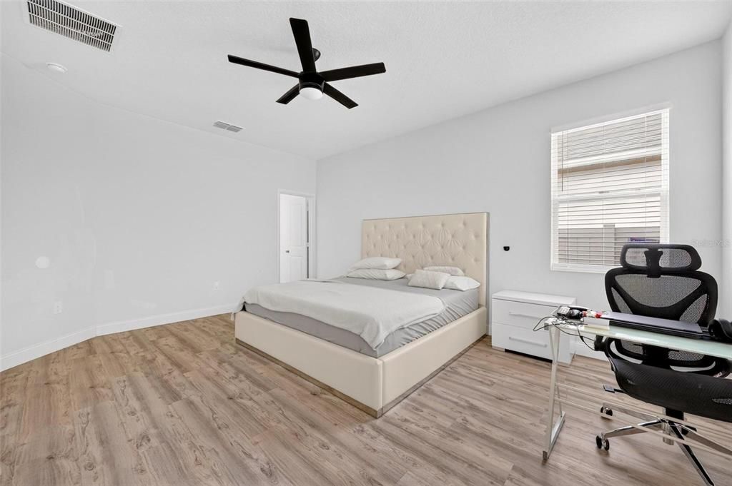 For Sale: $410,000 (4 beds, 2 baths, 1983 Square Feet)