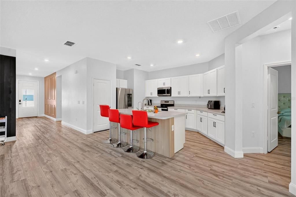 For Sale: $410,000 (4 beds, 2 baths, 1983 Square Feet)