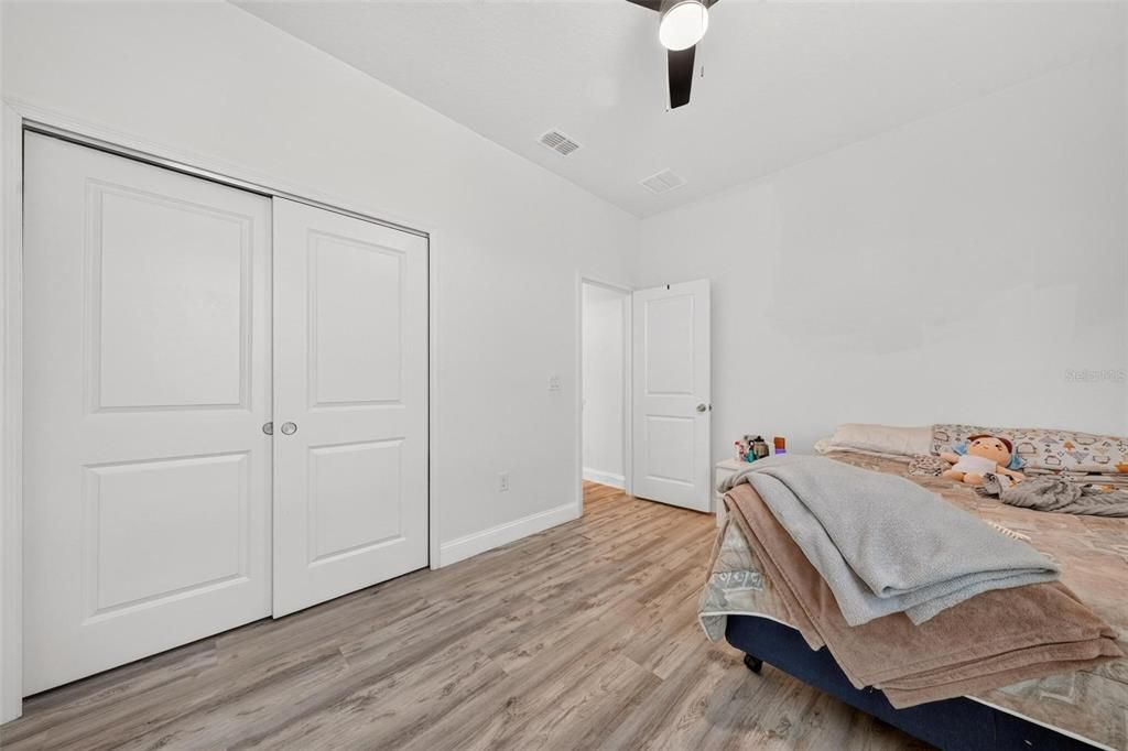 For Sale: $410,000 (4 beds, 2 baths, 1983 Square Feet)