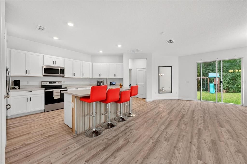 For Sale: $410,000 (4 beds, 2 baths, 1983 Square Feet)