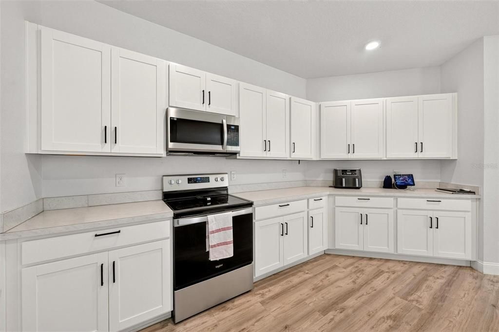 For Sale: $410,000 (4 beds, 2 baths, 1983 Square Feet)