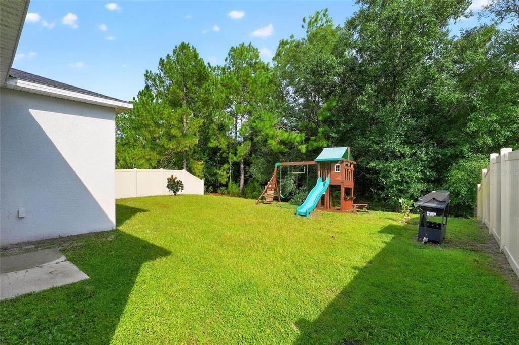 For Sale: $410,000 (4 beds, 2 baths, 1983 Square Feet)