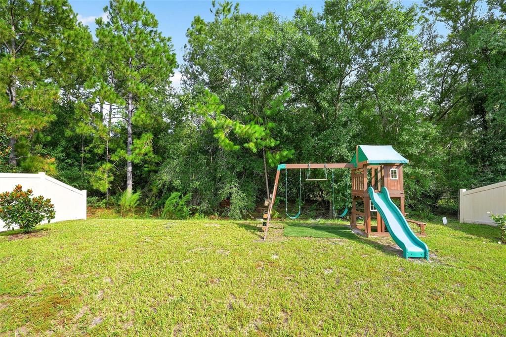 For Sale: $410,000 (4 beds, 2 baths, 1983 Square Feet)