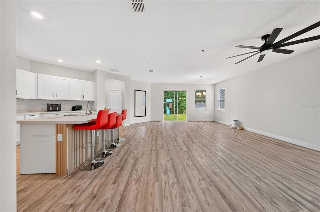 For Sale: $410,000 (4 beds, 2 baths, 1983 Square Feet)