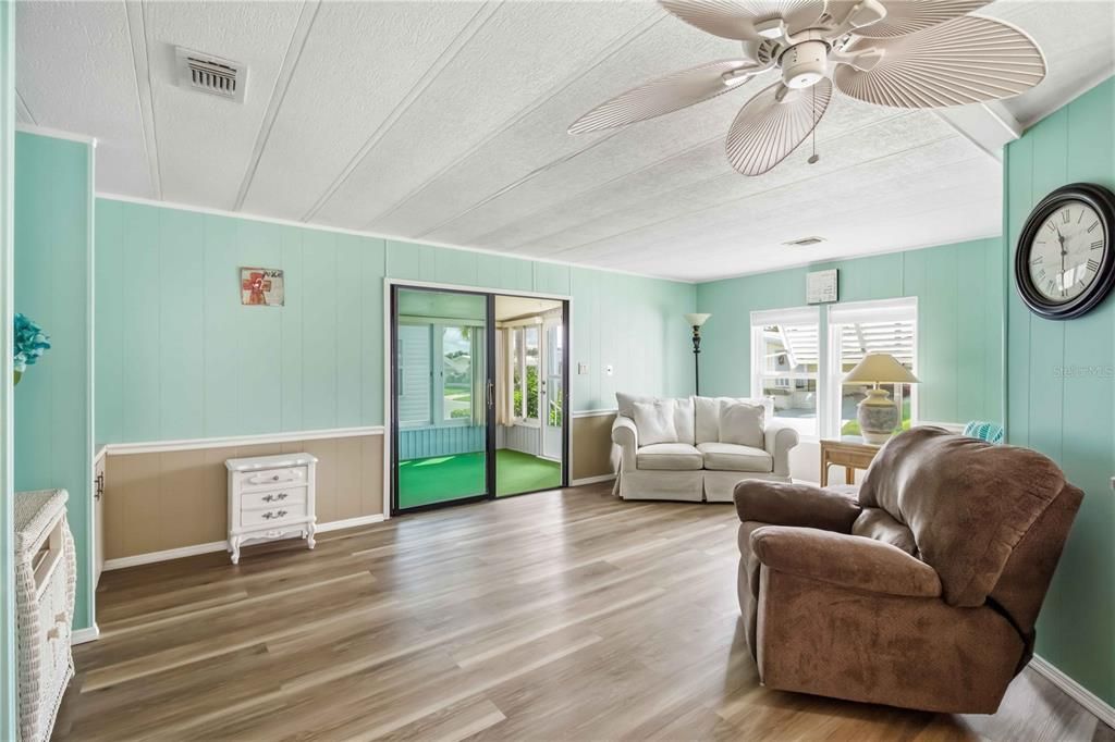 For Sale: $175,000 (2 beds, 2 baths, 1056 Square Feet)