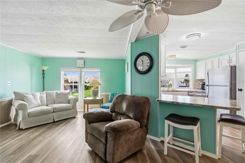 For Sale: $175,000 (2 beds, 2 baths, 1056 Square Feet)
