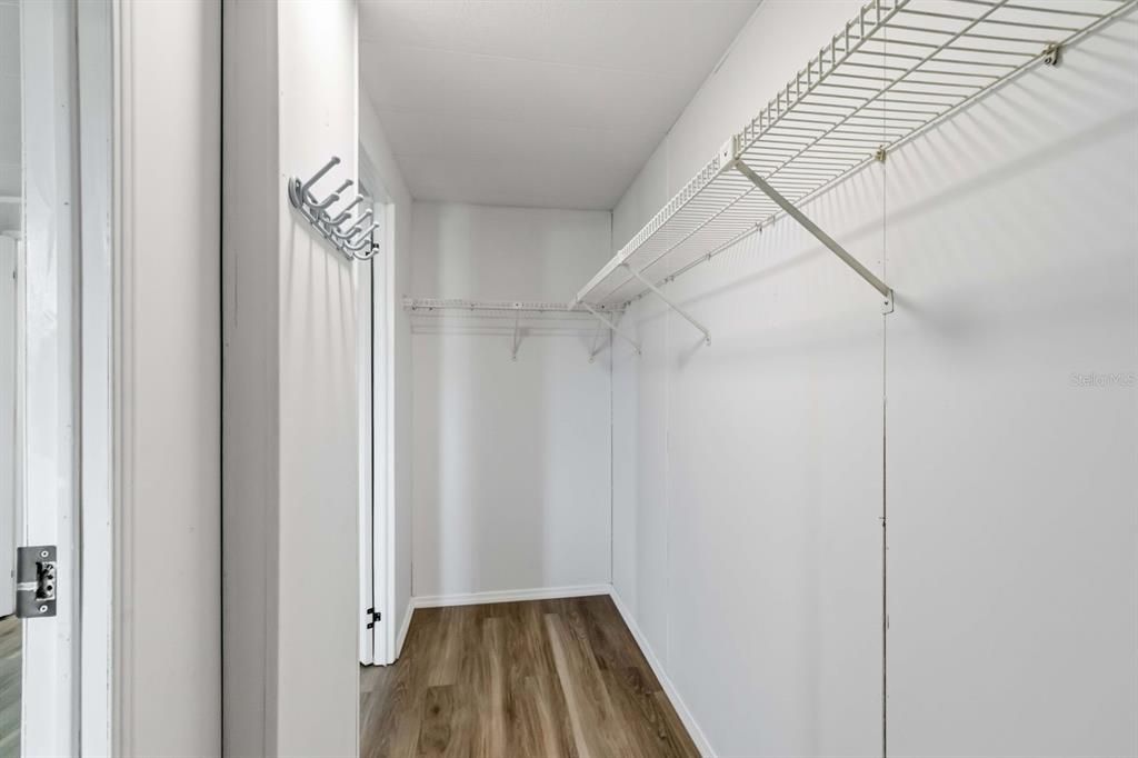 For Sale: $175,000 (2 beds, 2 baths, 1056 Square Feet)