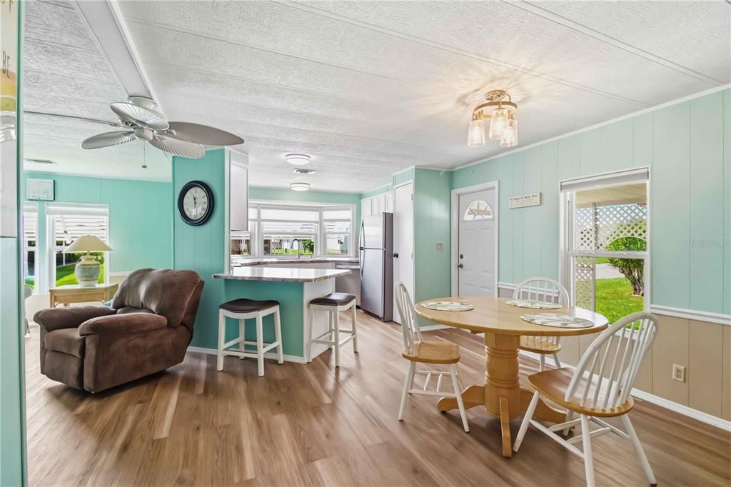 For Sale: $175,000 (2 beds, 2 baths, 1056 Square Feet)
