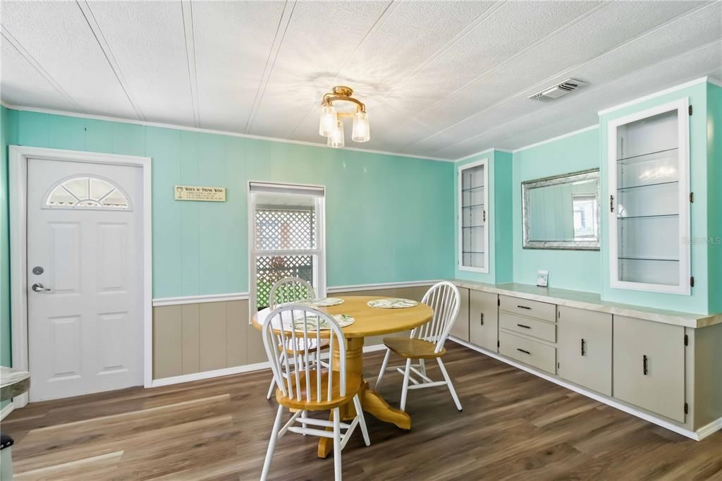 For Sale: $175,000 (2 beds, 2 baths, 1056 Square Feet)
