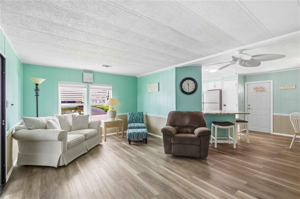 For Sale: $175,000 (2 beds, 2 baths, 1056 Square Feet)