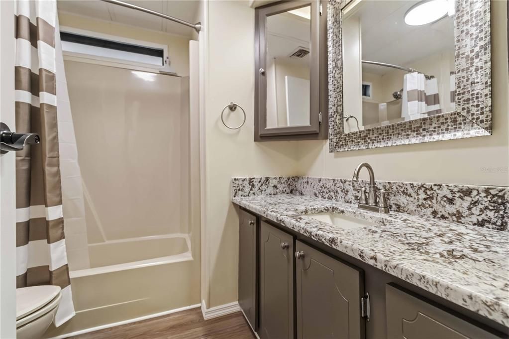 For Sale: $175,000 (2 beds, 2 baths, 1056 Square Feet)