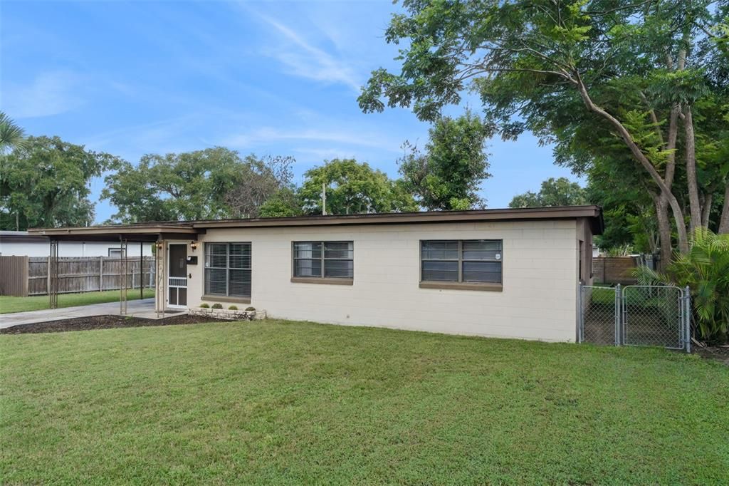 For Sale: $329,000 (3 beds, 2 baths, 1370 Square Feet)