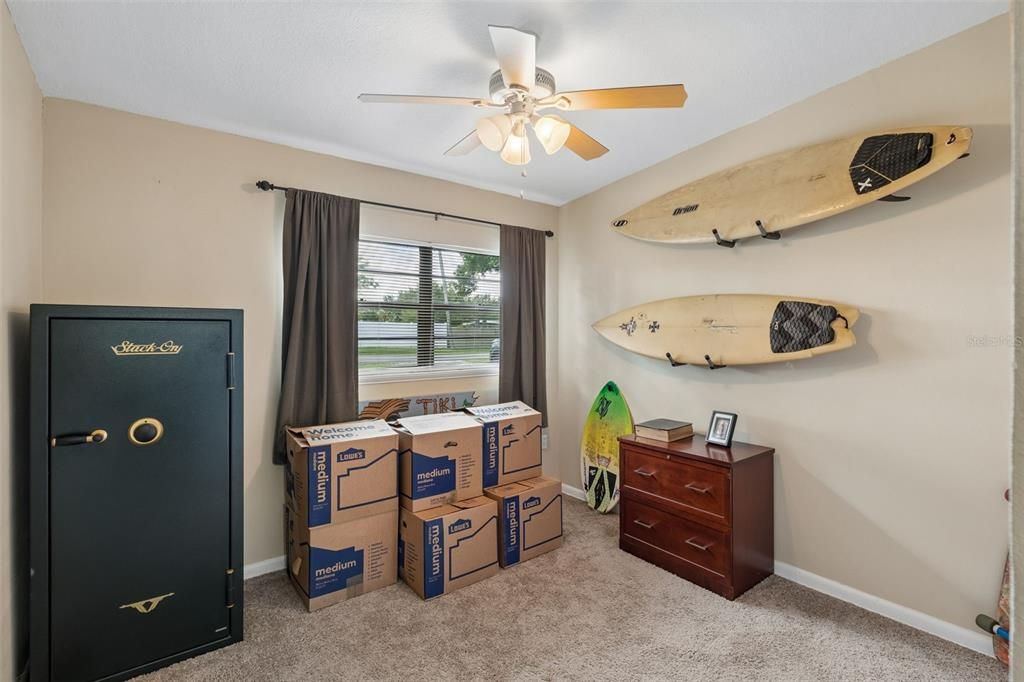 For Sale: $329,000 (3 beds, 2 baths, 1370 Square Feet)