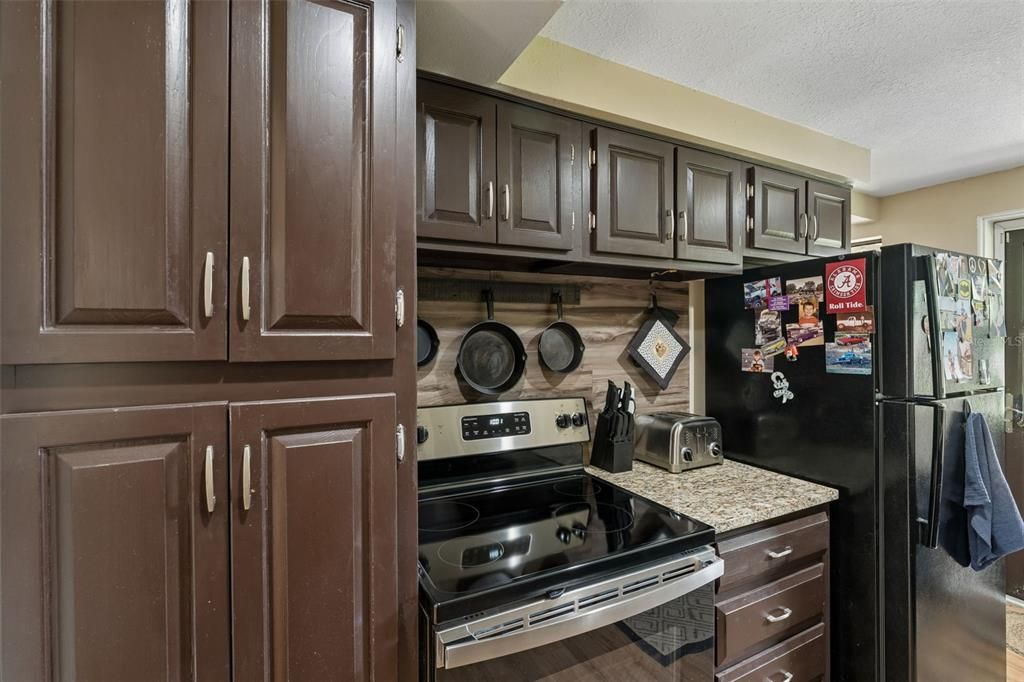 For Sale: $329,000 (3 beds, 2 baths, 1370 Square Feet)