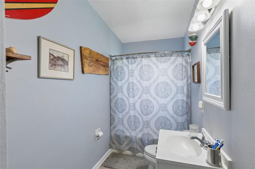 For Sale: $329,000 (3 beds, 2 baths, 1370 Square Feet)