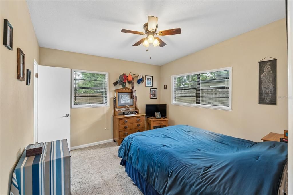 For Sale: $329,000 (3 beds, 2 baths, 1370 Square Feet)