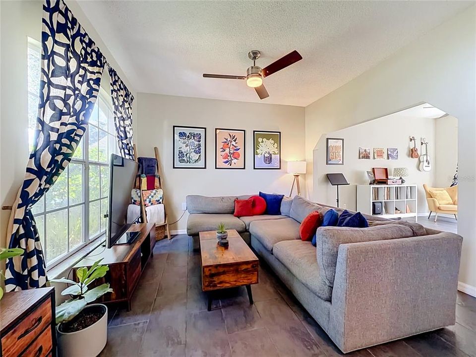 На продажу: $475,000 (4 спален, 2 ванн, 2087 Квадратных фут)