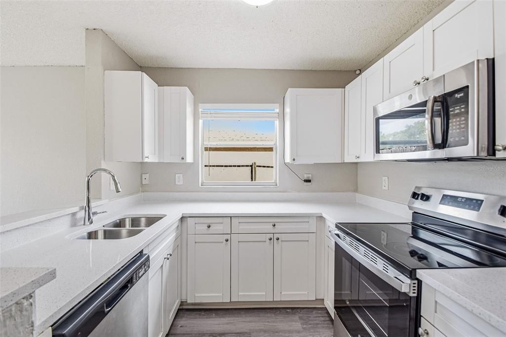 Active With Contract: $295,000 (3 beds, 2 baths, 1290 Square Feet)