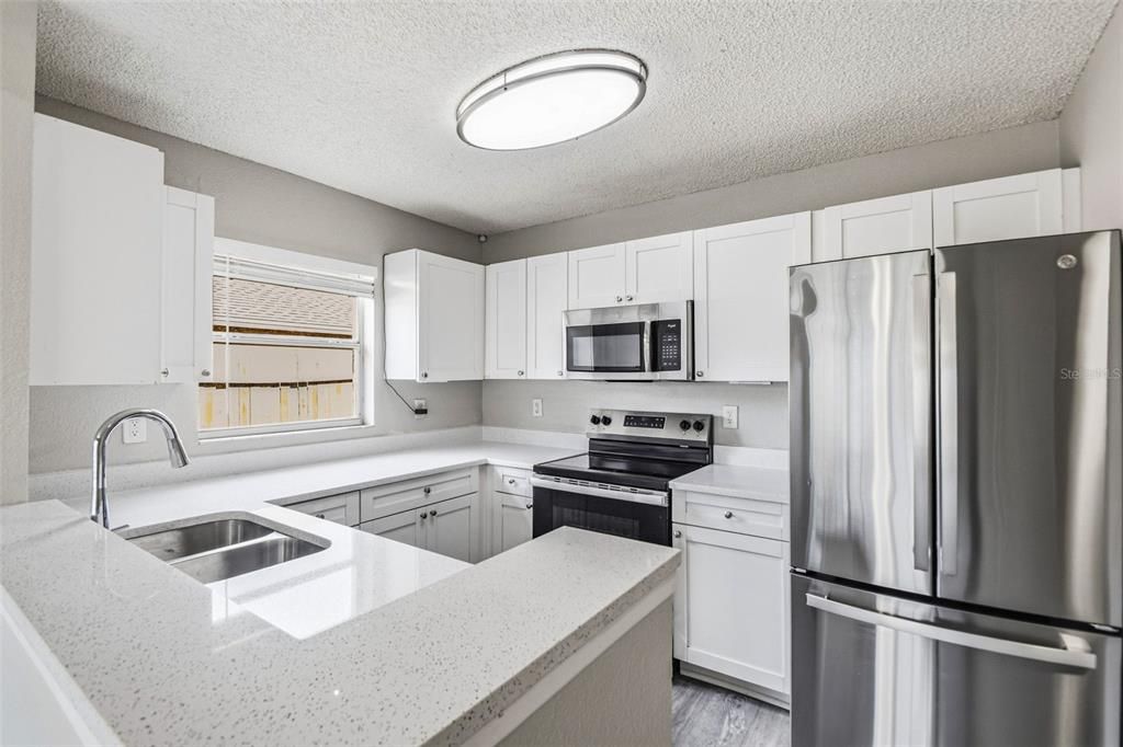 Active With Contract: $295,000 (3 beds, 2 baths, 1290 Square Feet)