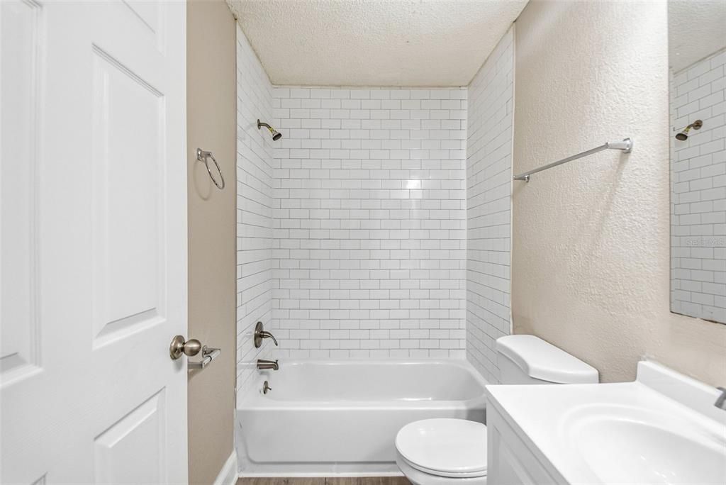 Active With Contract: $295,000 (3 beds, 2 baths, 1290 Square Feet)