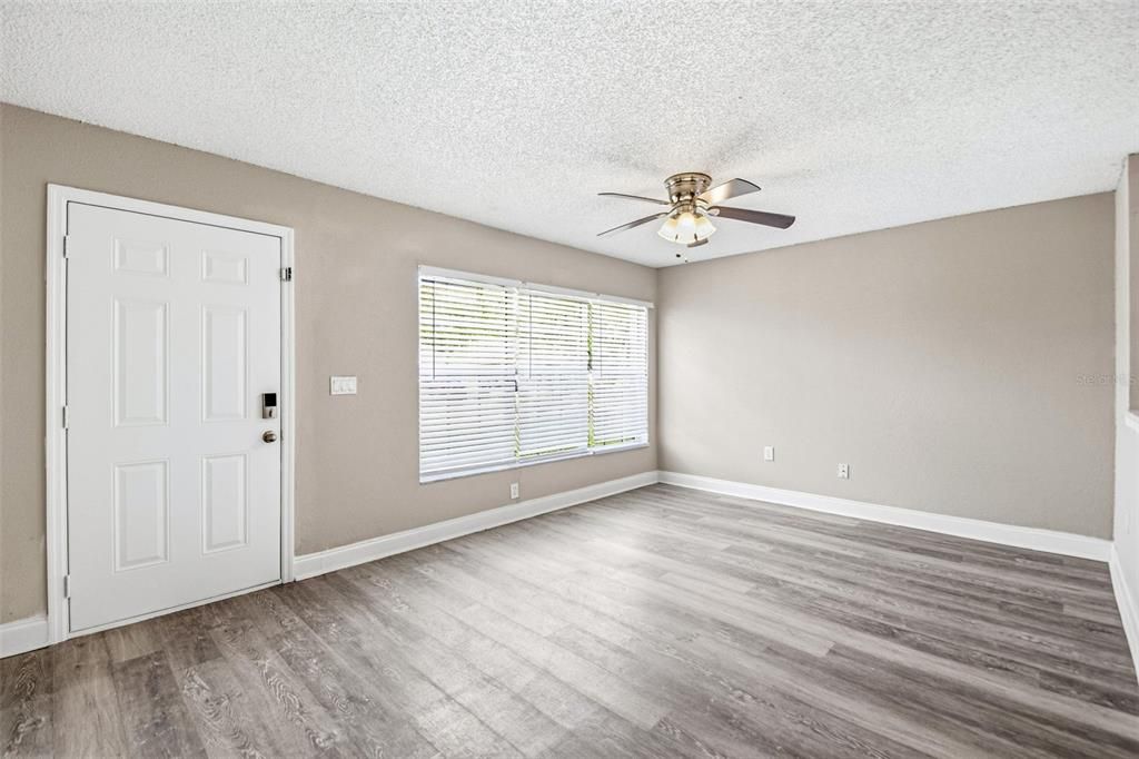 Active With Contract: $295,000 (3 beds, 2 baths, 1290 Square Feet)