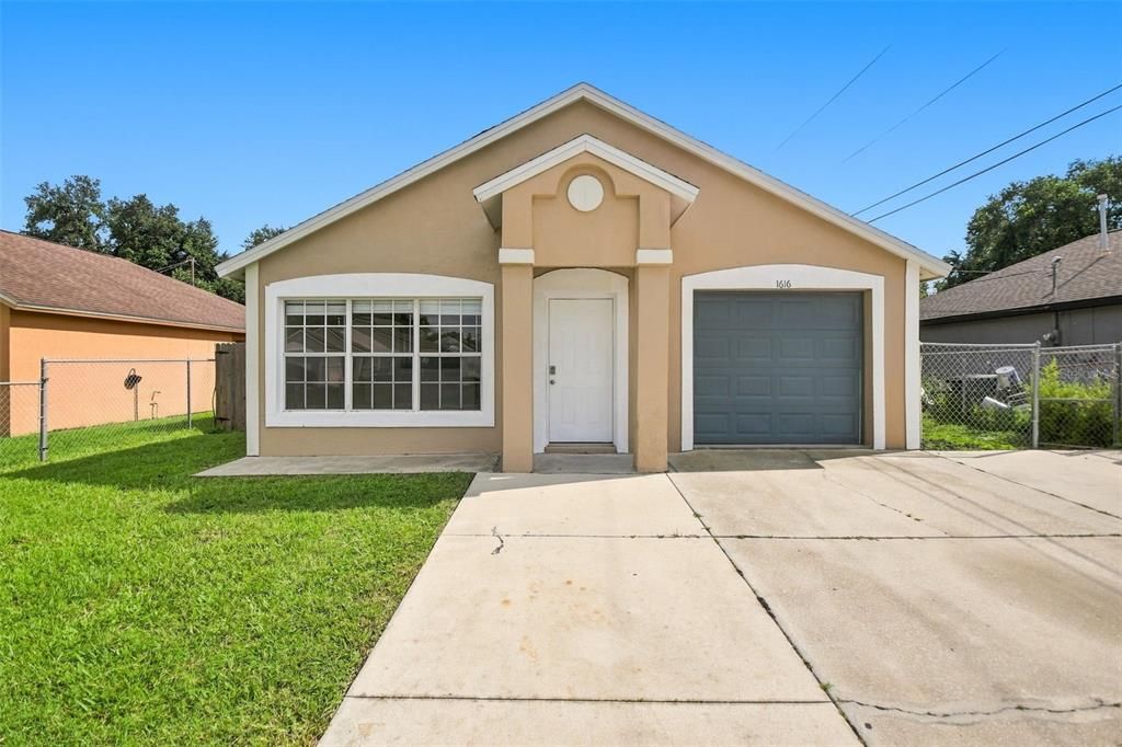 Active With Contract: $295,000 (3 beds, 2 baths, 1290 Square Feet)