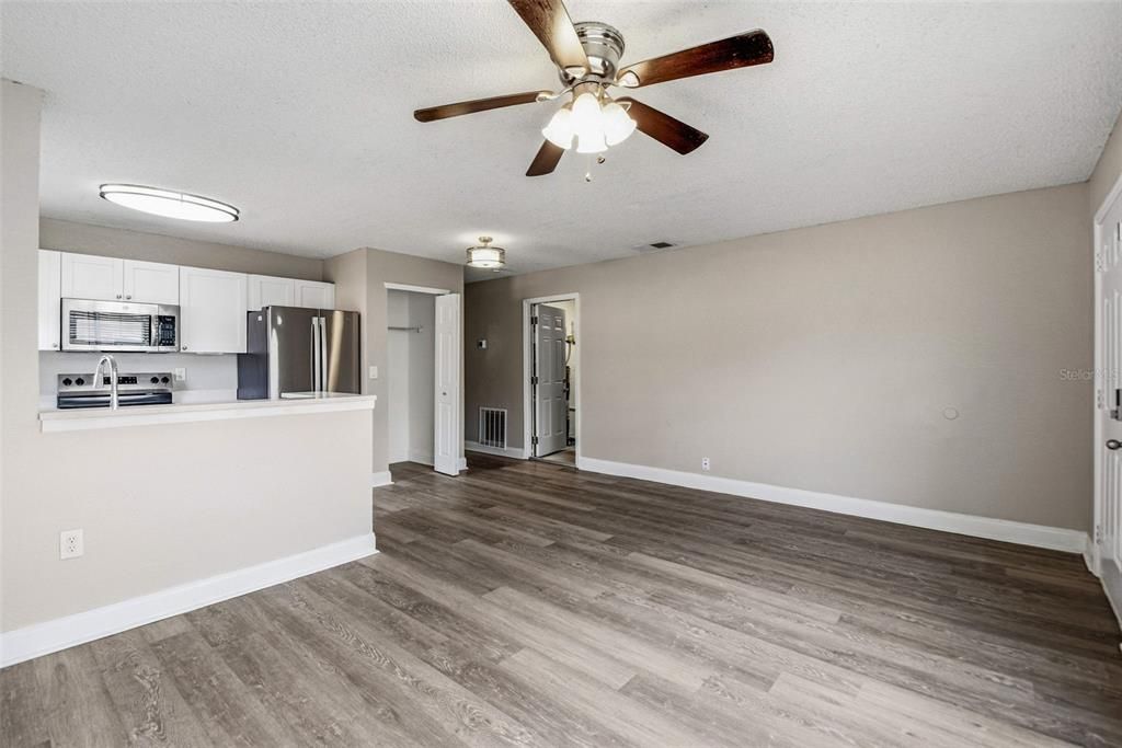 Active With Contract: $295,000 (3 beds, 2 baths, 1290 Square Feet)