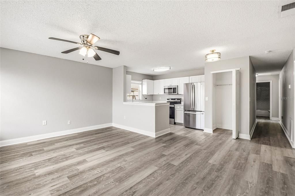 Active With Contract: $295,000 (3 beds, 2 baths, 1290 Square Feet)