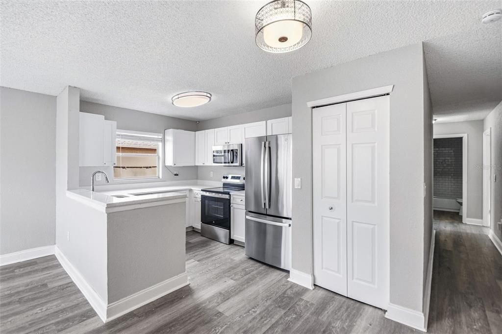 Active With Contract: $295,000 (3 beds, 2 baths, 1290 Square Feet)