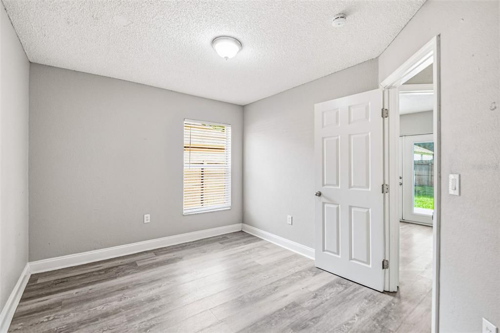 Active With Contract: $295,000 (3 beds, 2 baths, 1290 Square Feet)
