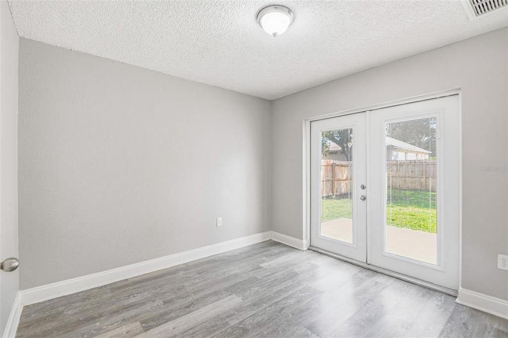 Active With Contract: $295,000 (3 beds, 2 baths, 1290 Square Feet)