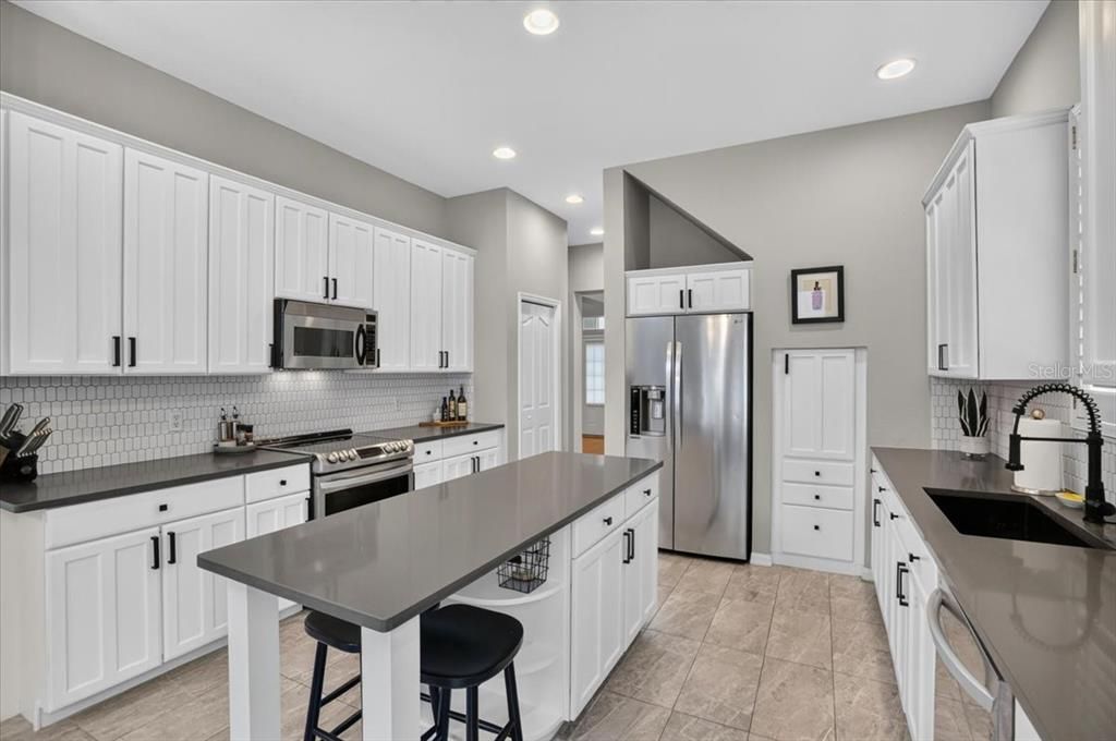 For Sale: $1,150,000 (5 beds, 4 baths, 3569 Square Feet)
