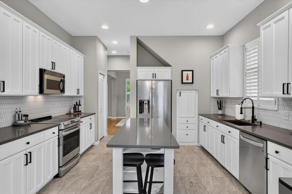 For Sale: $1,150,000 (5 beds, 4 baths, 3569 Square Feet)
