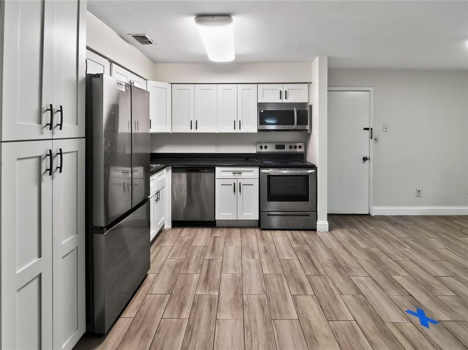 В аренду: $1,950 (3 спален, 2 ванн, 1050 Квадратных фут)