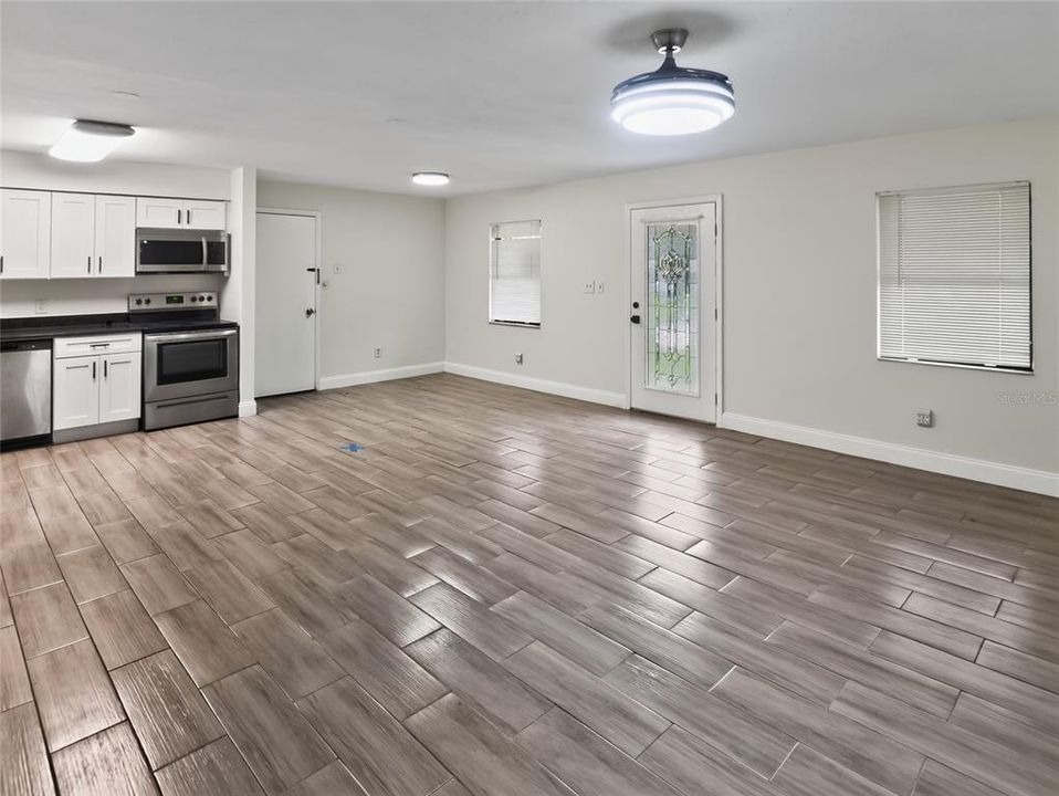 В аренду: $1,950 (3 спален, 2 ванн, 1050 Квадратных фут)