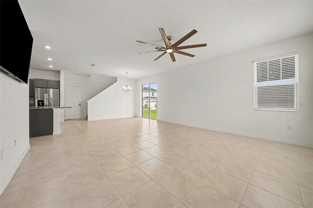 En Venta: $375,000 (4 camas, 2 baños, 1852 Pies cuadrados)