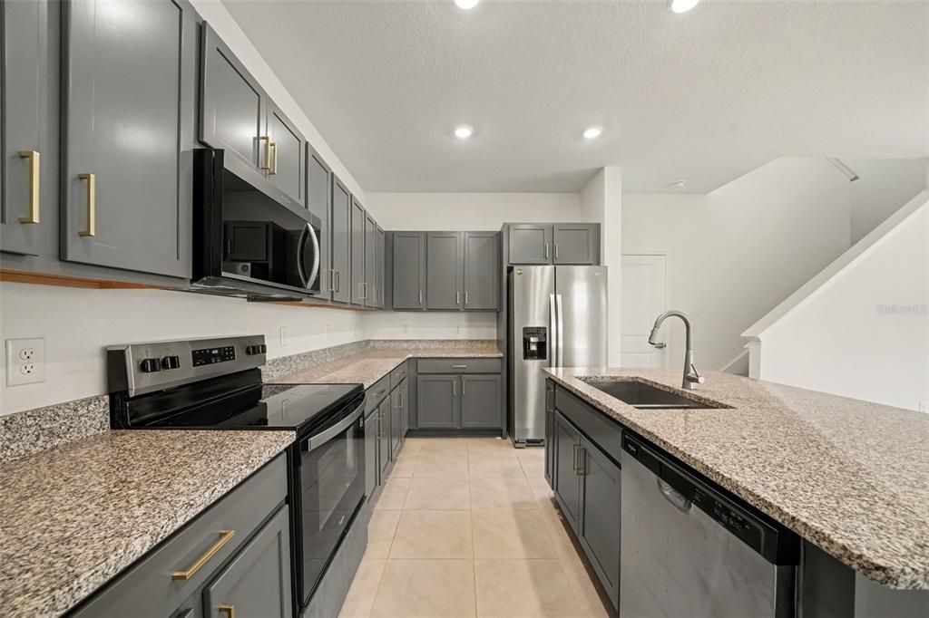 En Venta: $375,000 (4 camas, 2 baños, 1852 Pies cuadrados)