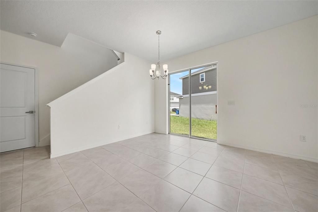 En Venta: $375,000 (4 camas, 2 baños, 1852 Pies cuadrados)