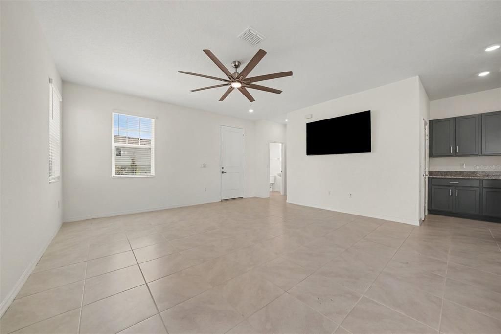 En Venta: $375,000 (4 camas, 2 baños, 1852 Pies cuadrados)