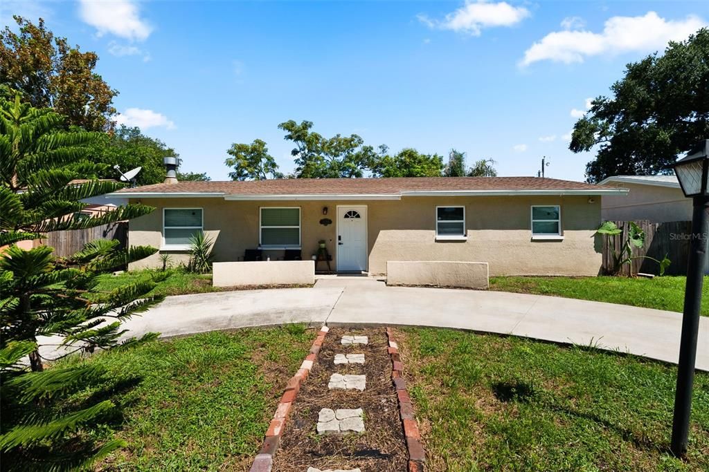 For Sale: $345,000 (3 beds, 2 baths, 1200 Square Feet)