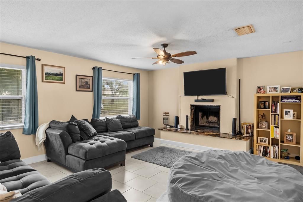 For Sale: $345,000 (3 beds, 2 baths, 1200 Square Feet)