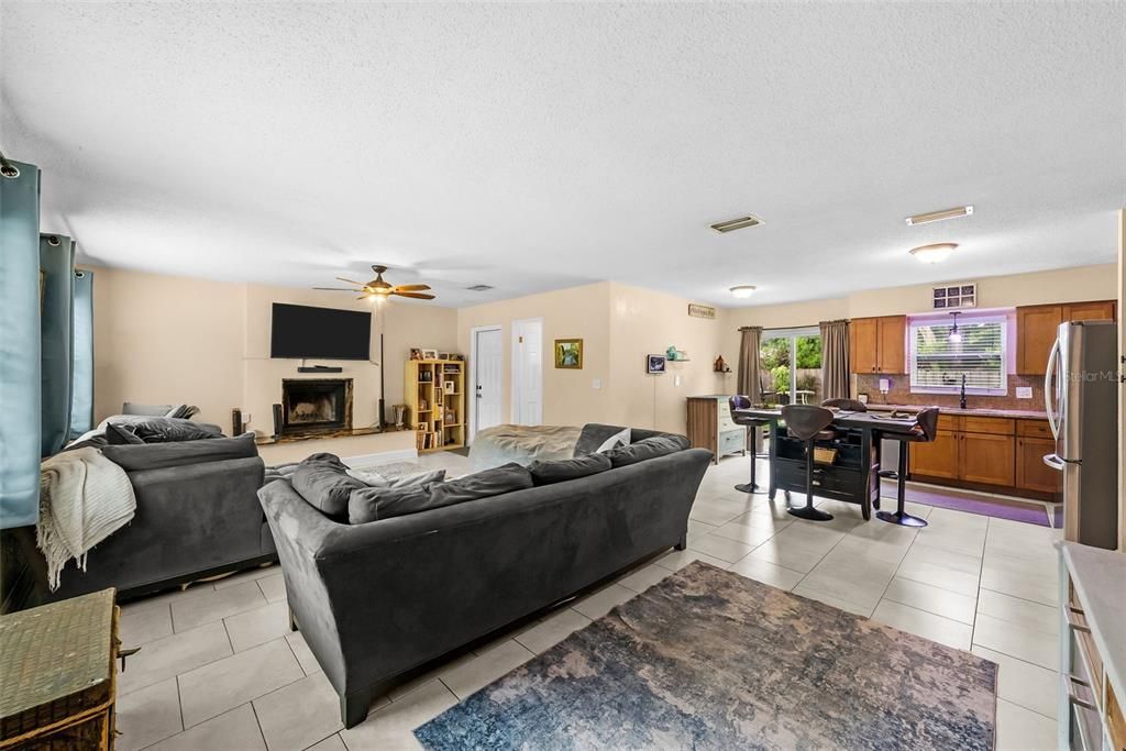 For Sale: $345,000 (3 beds, 2 baths, 1200 Square Feet)