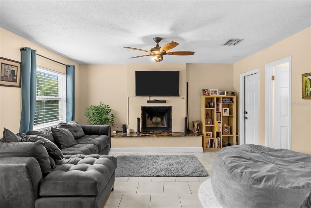 For Sale: $345,000 (3 beds, 2 baths, 1200 Square Feet)