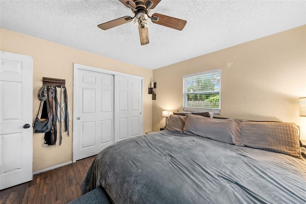 For Sale: $345,000 (3 beds, 2 baths, 1200 Square Feet)