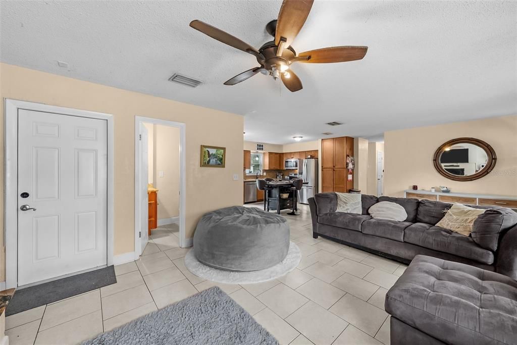 For Sale: $345,000 (3 beds, 2 baths, 1200 Square Feet)