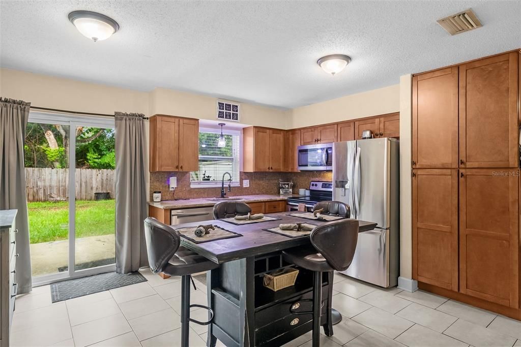 For Sale: $345,000 (3 beds, 2 baths, 1200 Square Feet)