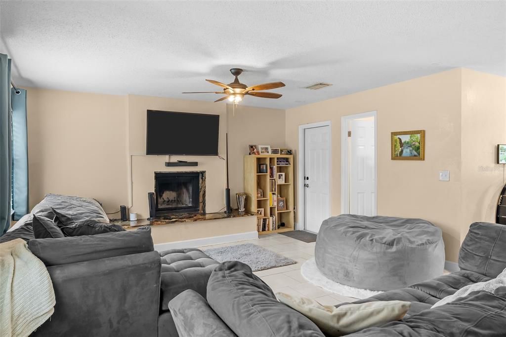 For Sale: $345,000 (3 beds, 2 baths, 1200 Square Feet)