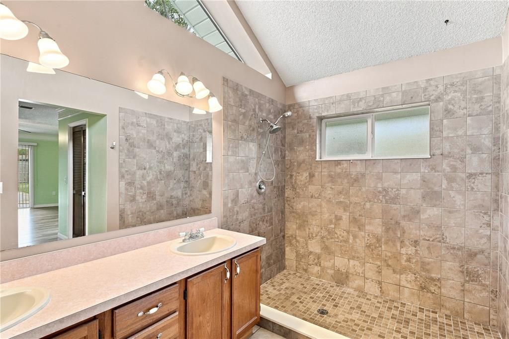 For Sale: $330,000 (3 beds, 2 baths, 1804 Square Feet)