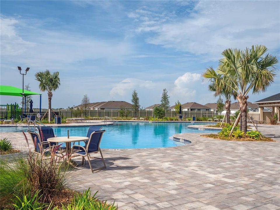 For Rent: $2,250 (4 beds, 2 baths, 1827 Square Feet)