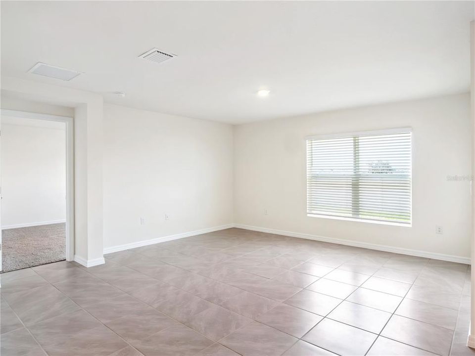 For Rent: $2,250 (4 beds, 2 baths, 1827 Square Feet)